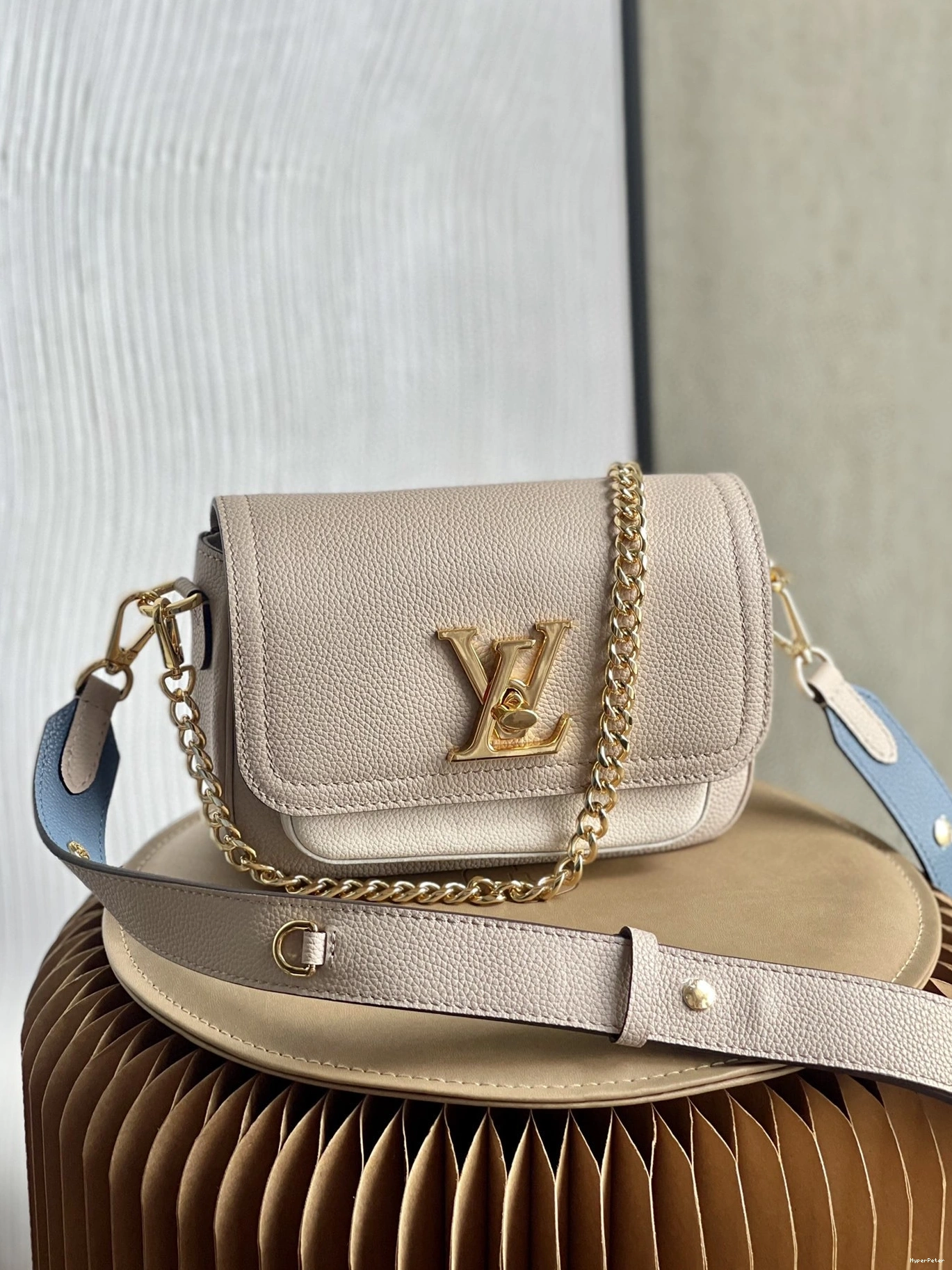 LOUIS VUITTON TENDER LOCKME 0809